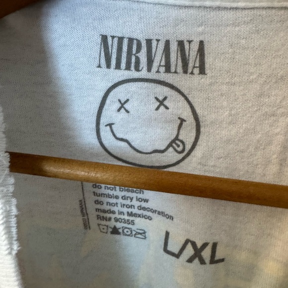 🦋urban outfitters distressed tee🦋 - Picture 4 of 4